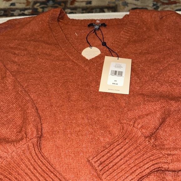 NYDJ Dolman Sleeve V-neck Burnt Orange Sweater Size XS New with tags - Picture 3 of 7